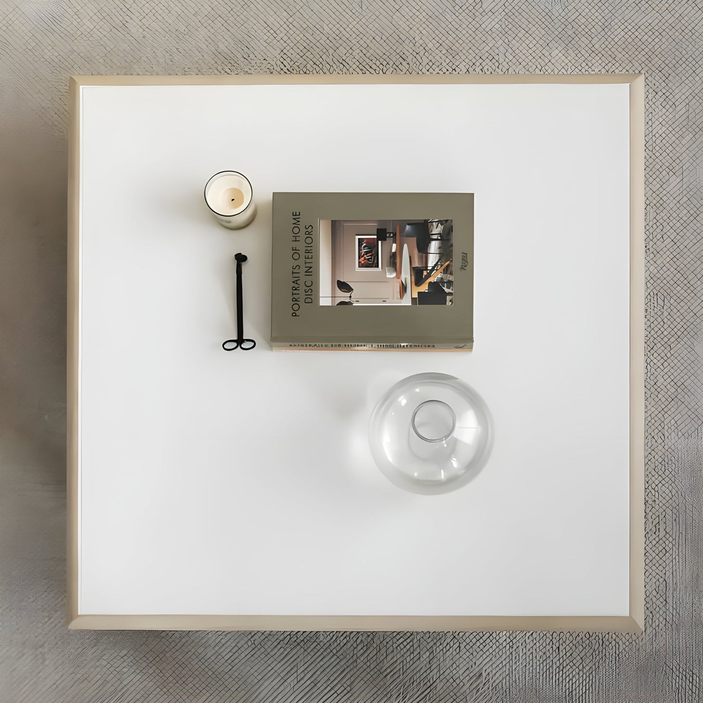 طاولة قهوه بتصميم بسيط