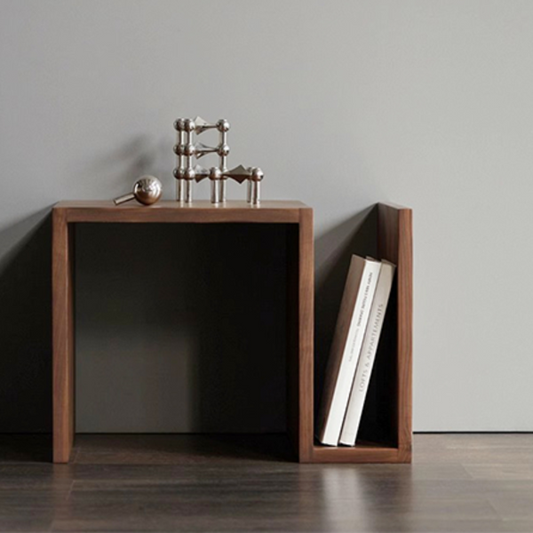 طاولة جانبية بتصميم عصري وعملي