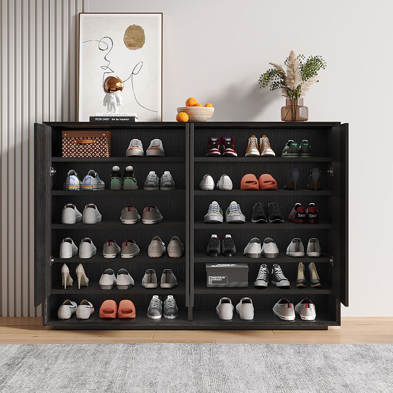 وحدة تخزين سوداء أنيقة للمدخل