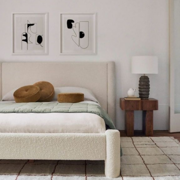 سرير بتصميم عصري وأنيق