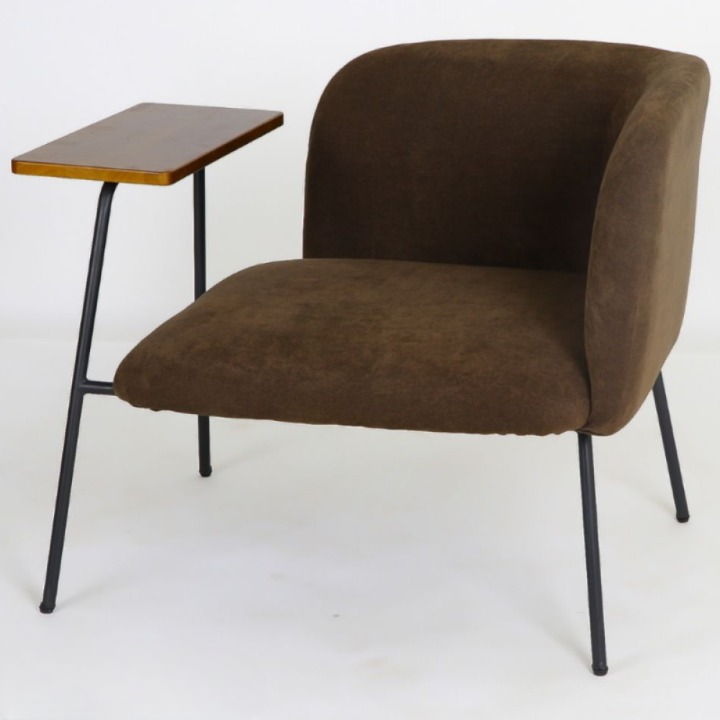 كرسى مزود بتكايه بتصميم عملى