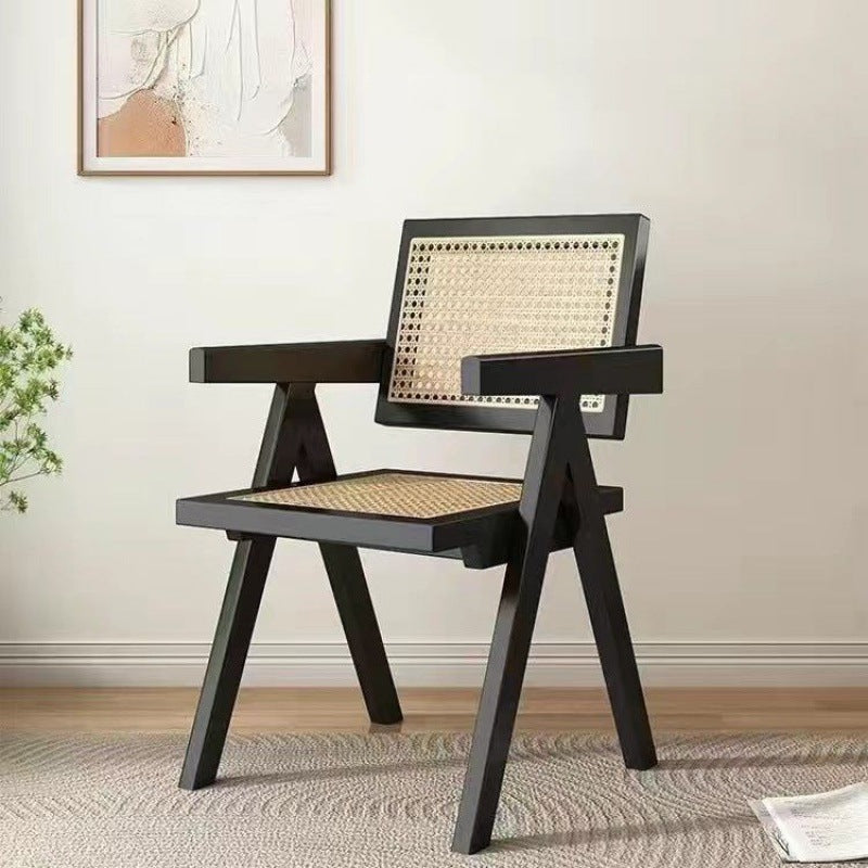 كرسى طعام من الراتان