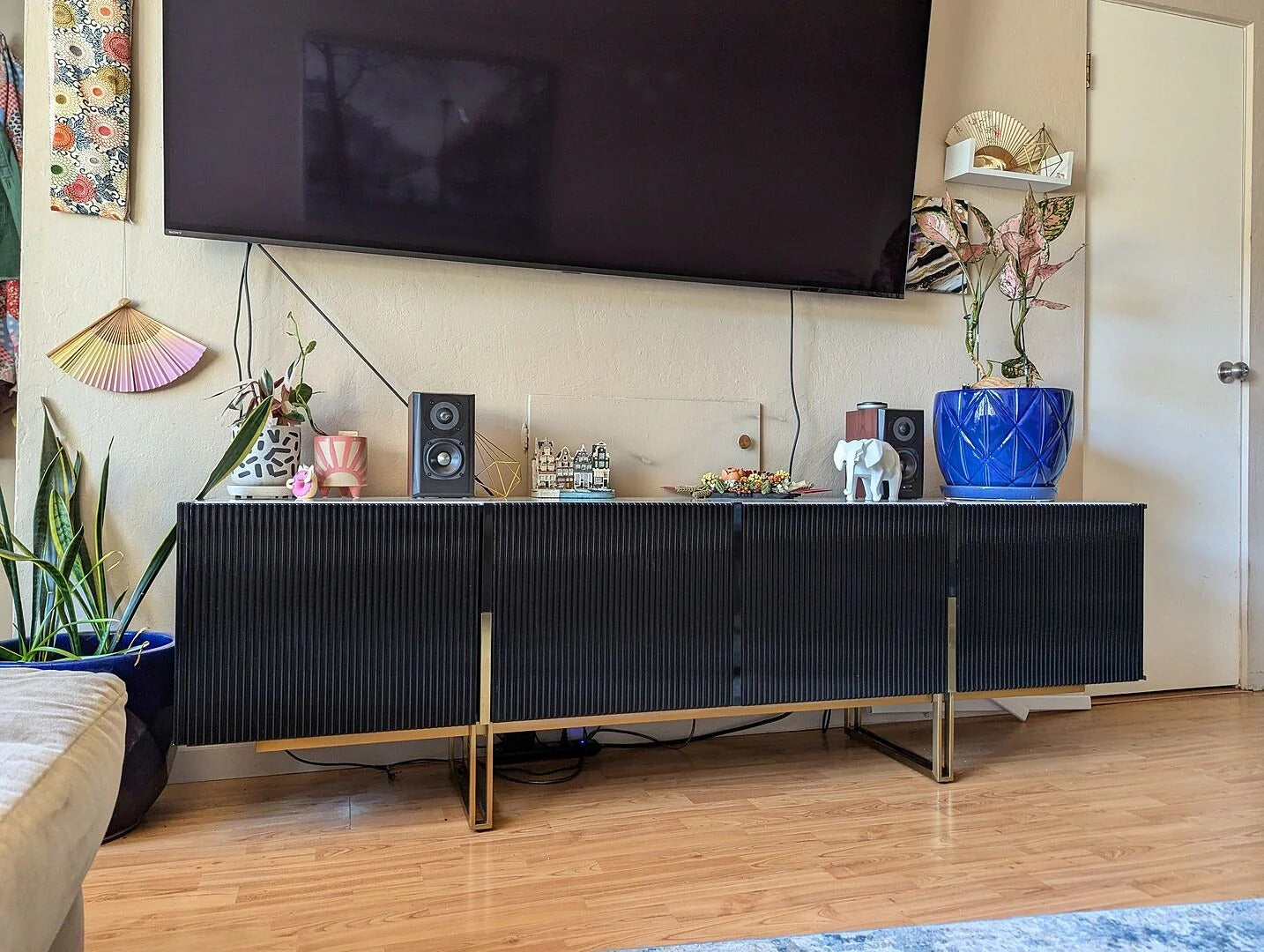 طاولة تلفاز مودرن