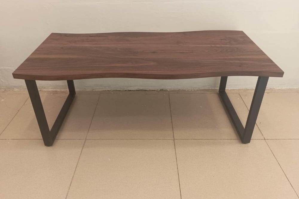 طاولة قهوه خشبيه