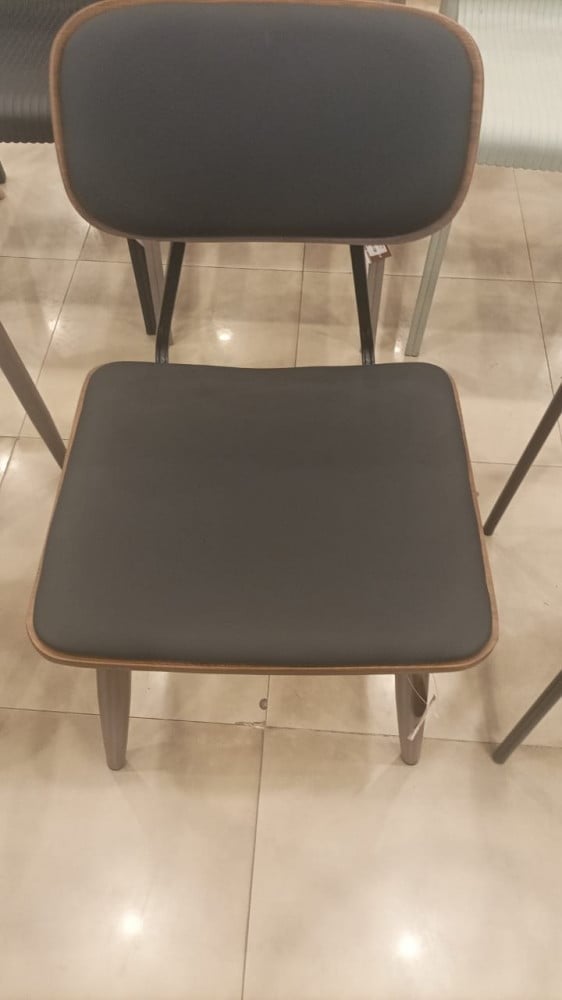 كرسى طعام بتصميم جذاب