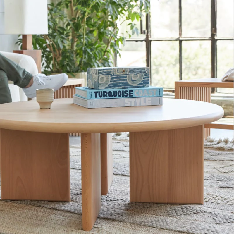 طأولة قهوة خشبية بسيطة