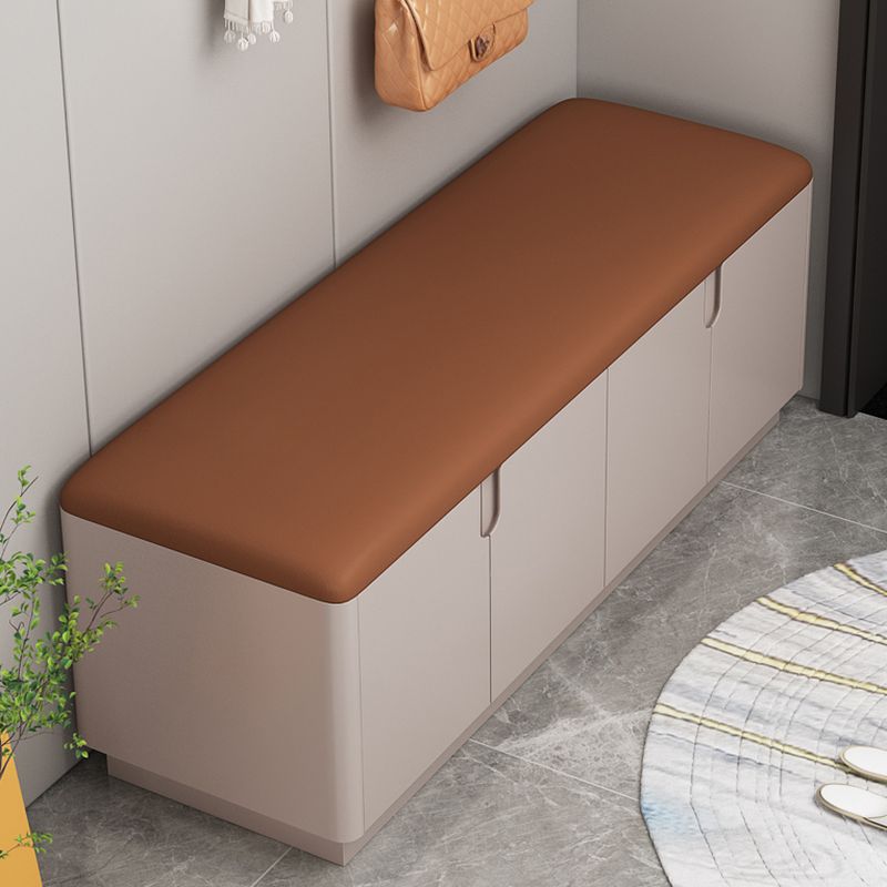 مقعد مريح وخزانة تخزين عصرية