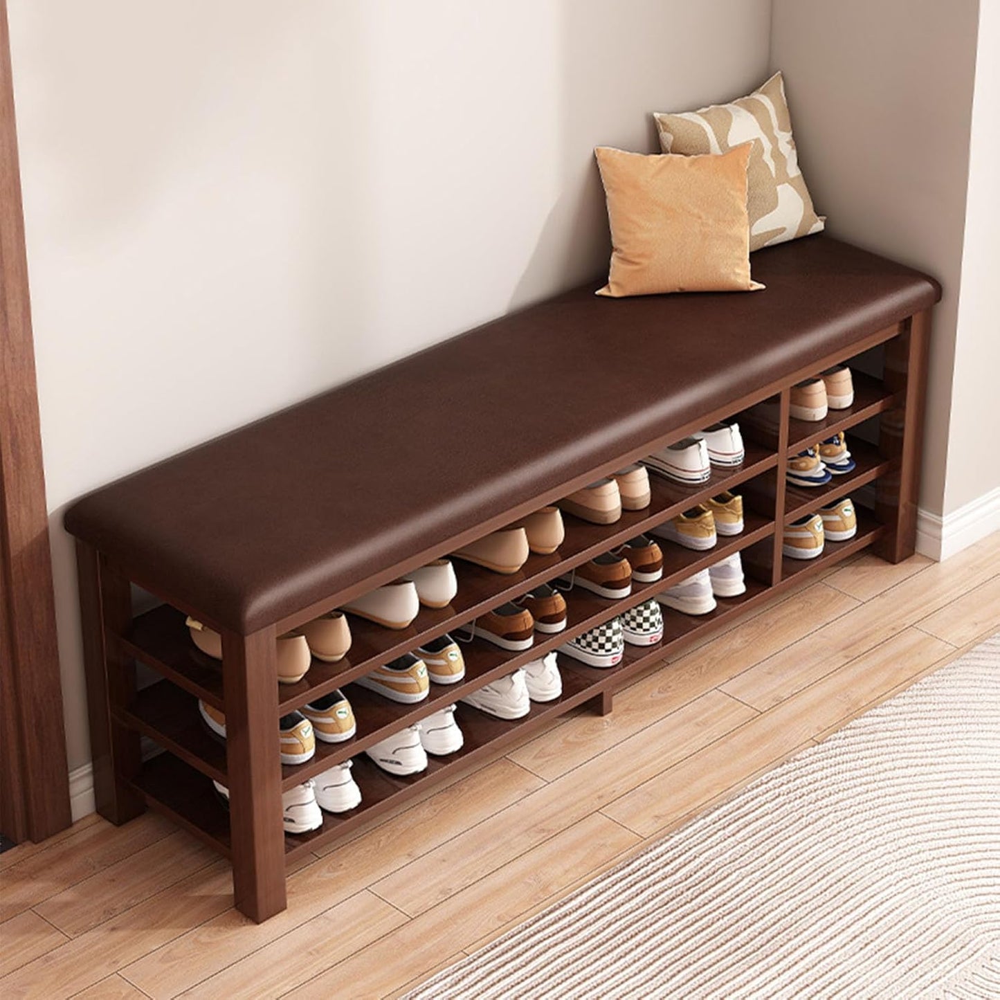 مقعد مدخل طويل مع تنظيم فعال للأحذية