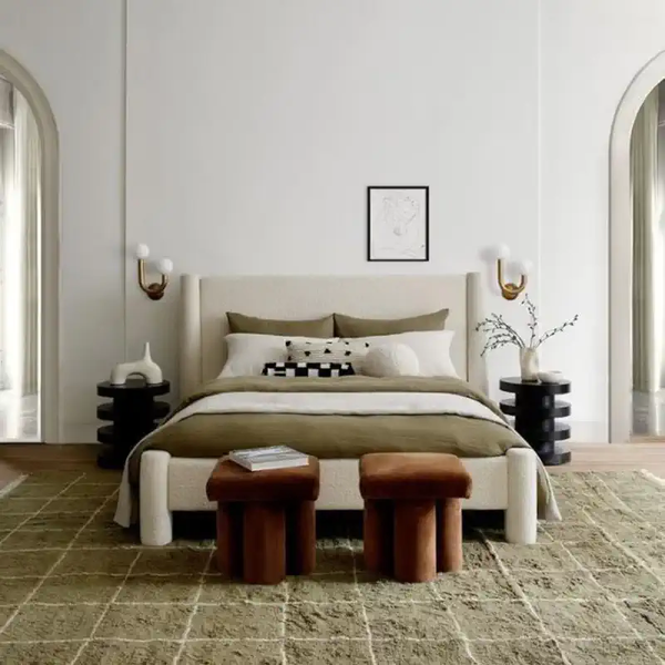 سرير بتصميم عصري وأنيق