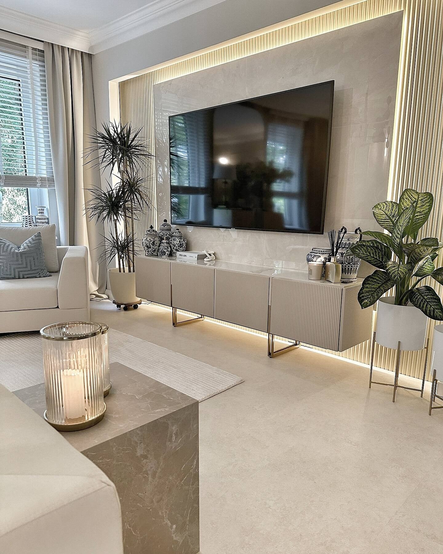 طاولة تلفاز مودرن