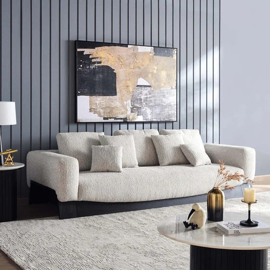 اريكا سكايلا بشكل انيق