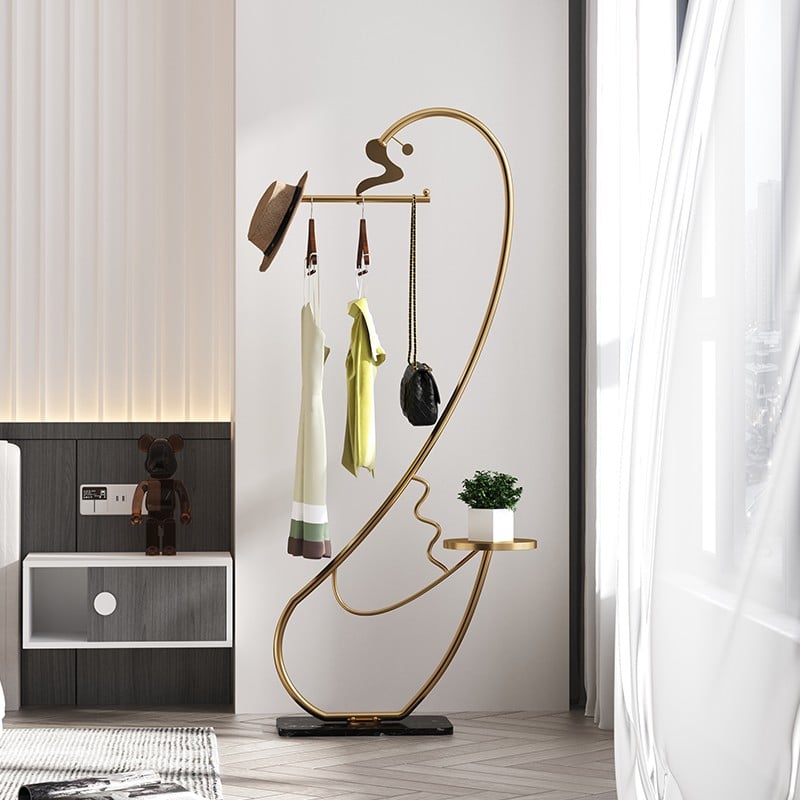 علاقة ملابس بتصميم انيق
