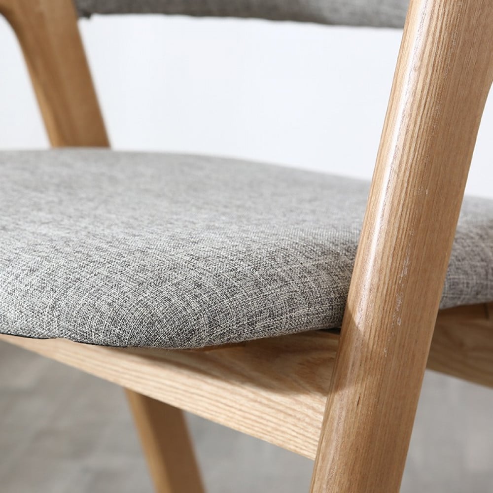 كرسي طعام بنمط اوروبي